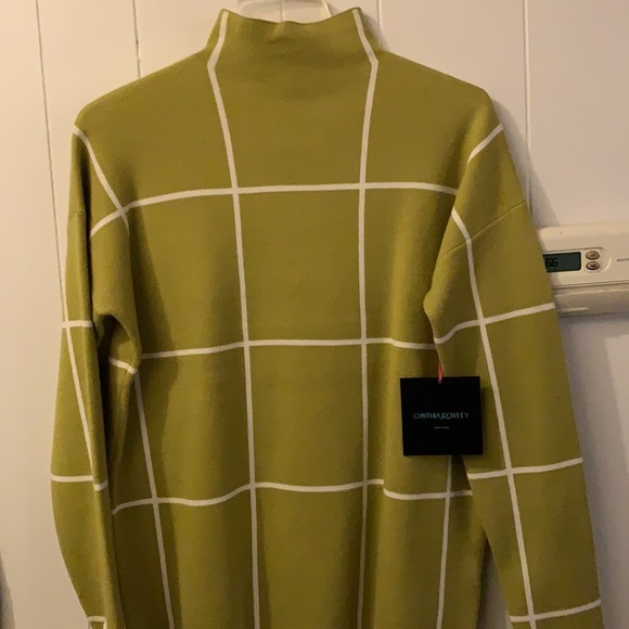 Sweater - Picture 1 of 3